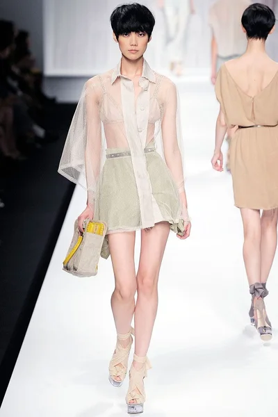 Look 7